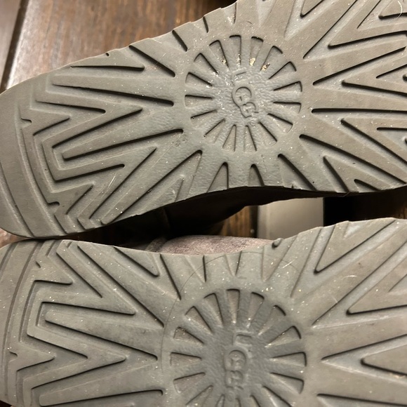 Ugg - Picture 9 of 10